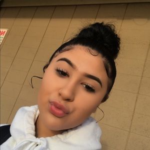 Meet your Posher, Marcela